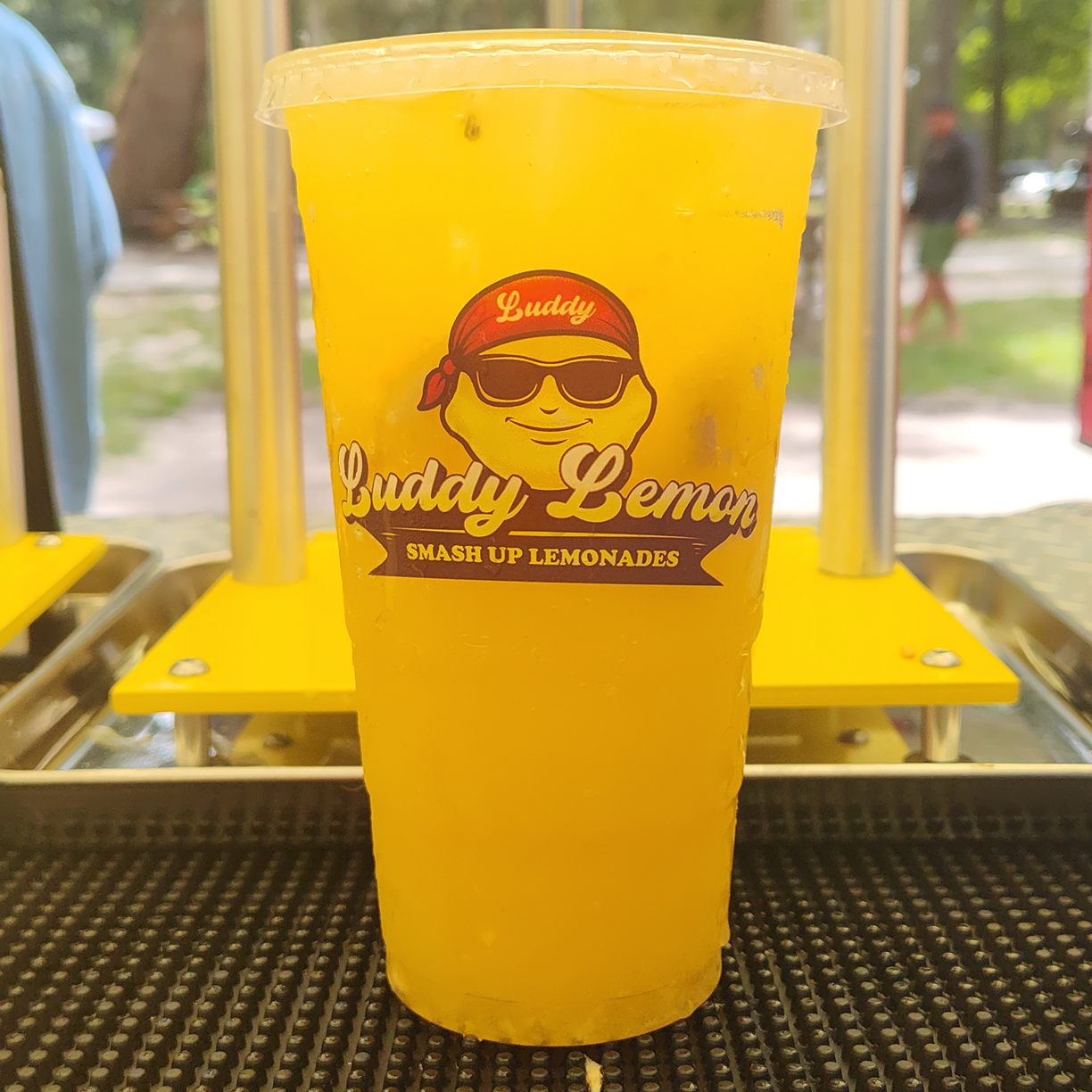 mango lemonade vendor